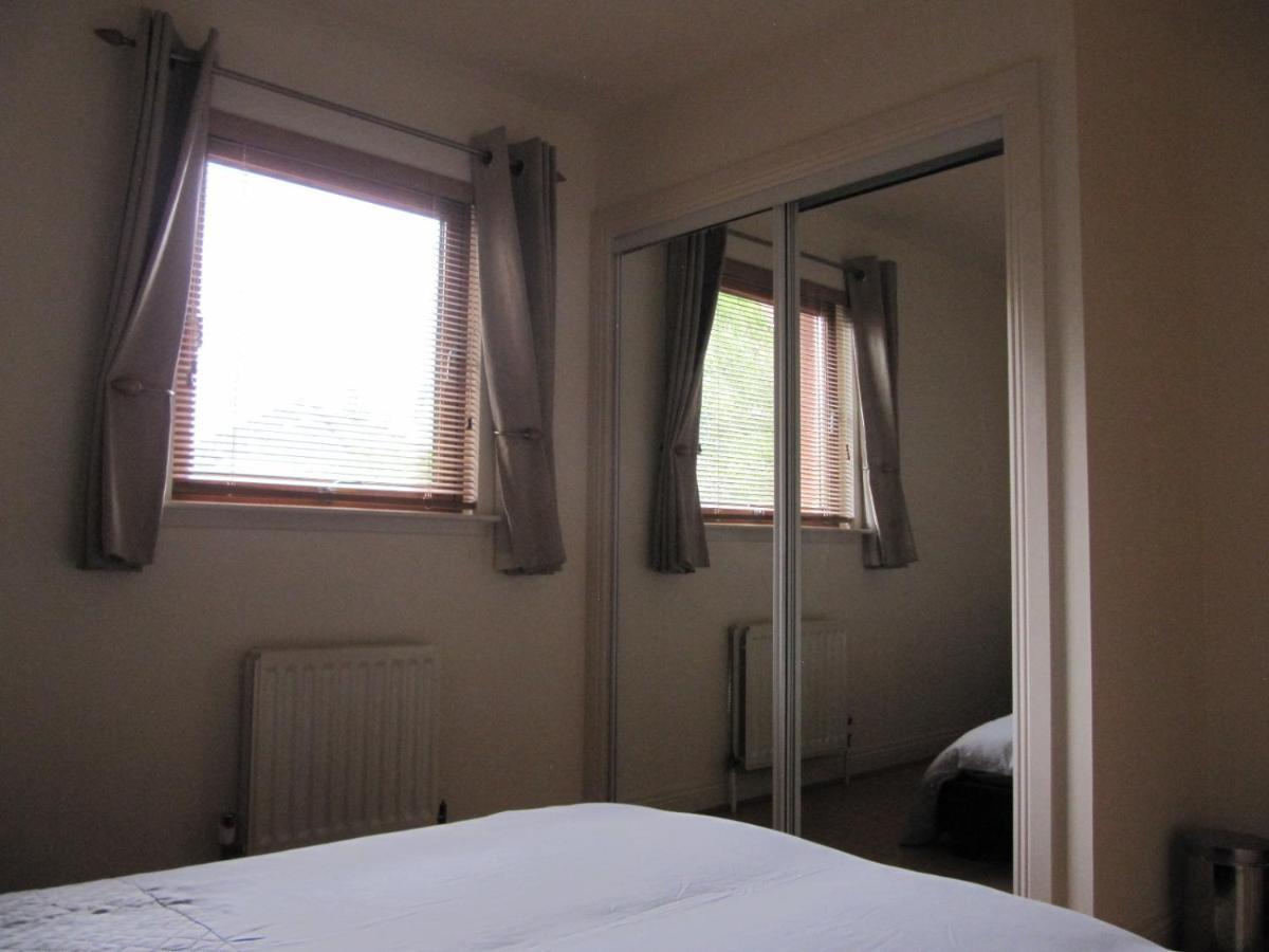 Cozy Off Road 2 Bedroom Cottage Apartment With Free Wi-Fi And Private Parking Glasgow Exterior photo